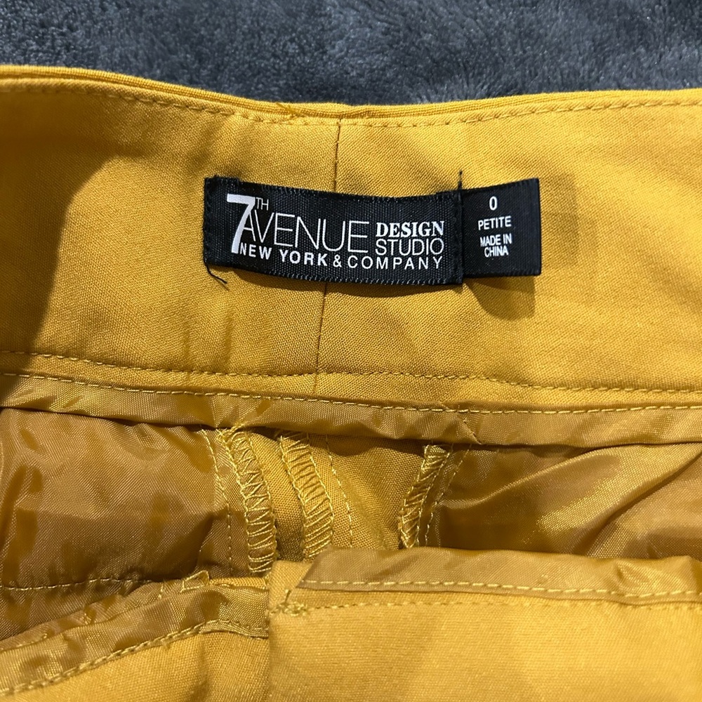 Mustard yellows slacks NY&CO - Picture 3 of 3